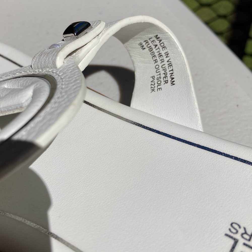 Michael Kors Optic White Leather Aubrey Cutout Thong Slides Sandals Silver Studs - Picture 11 of 15